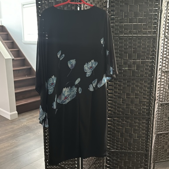 Dress - Picture 4 of 9